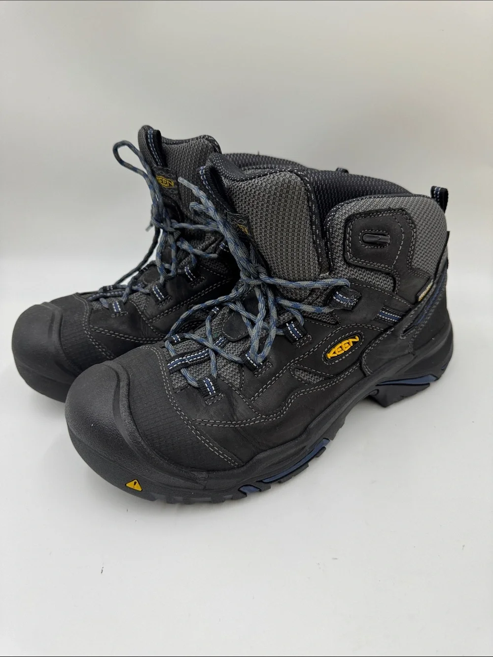 Keen Men's Braddock Black and Gray Waterproof Hiking Boots